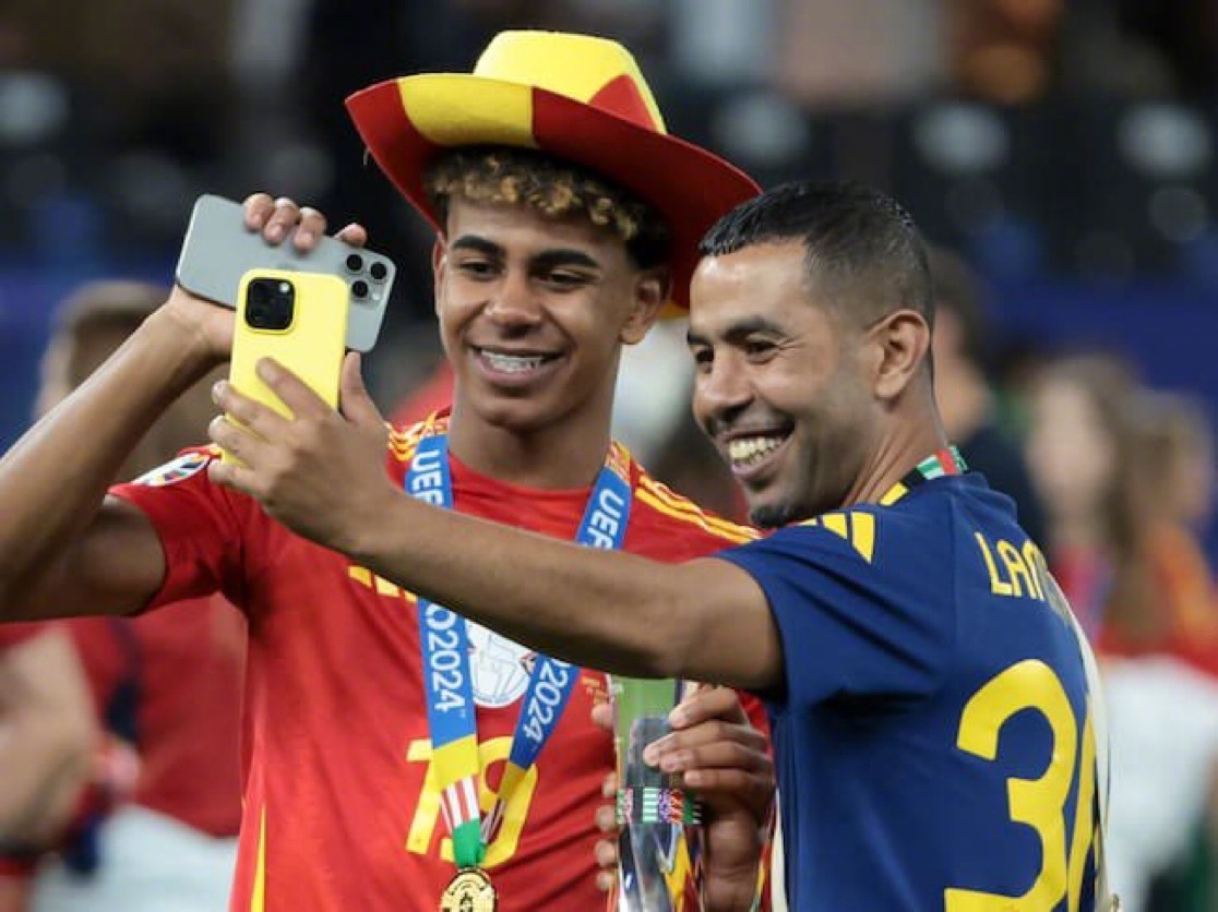 拉明·亚马尔的父亲在Mataró被人用刀在背后刺伤。他已经前往医院，警方逮捕了嫌