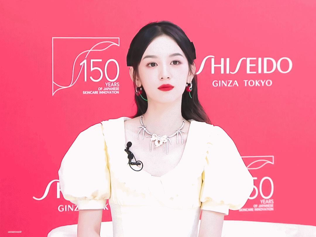 李湘 周也周也真的无妄之灾啊[泪奔][泪奔]其实这个事情说开了就行，希望她们私下