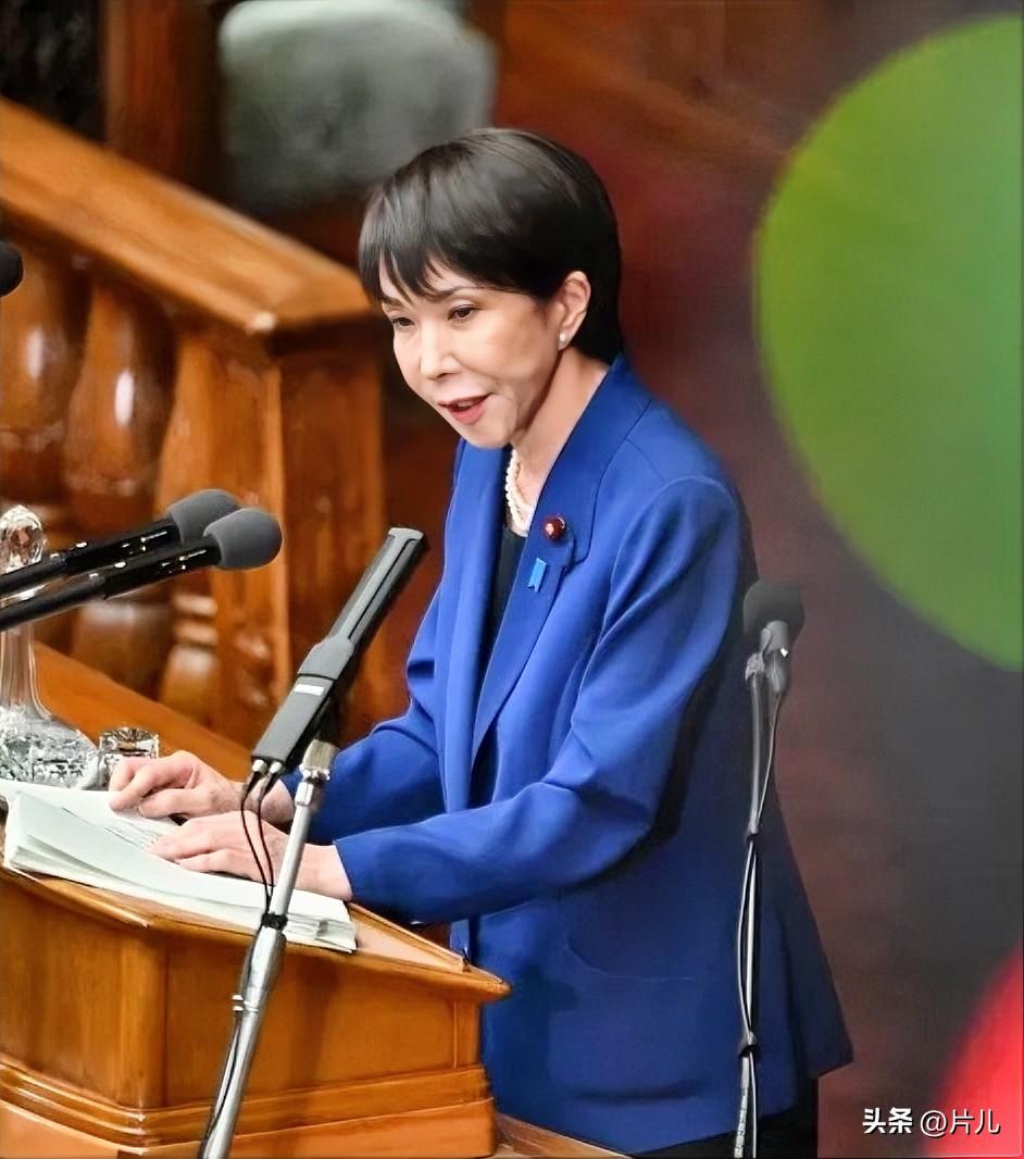 一片哗然！日本民众抗议美国，高市早苗却谴责伊朗。当地时间3月5日，日本民众纷纷到