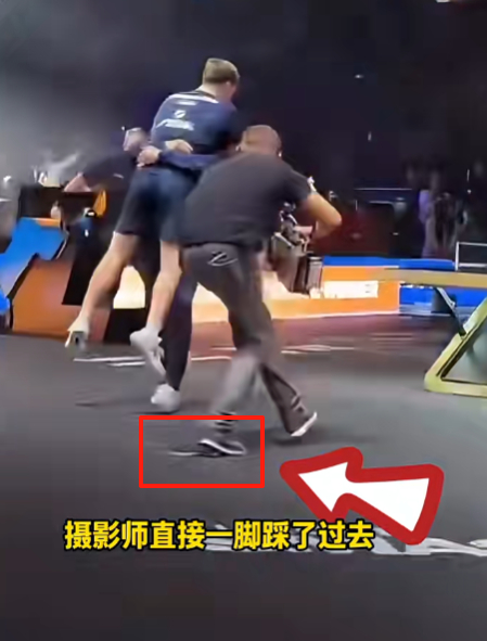 莫雷加德球拍被踩 说明了球拍根本没那么容易被踩坏，自己买个几十块钱的拍试试就知道