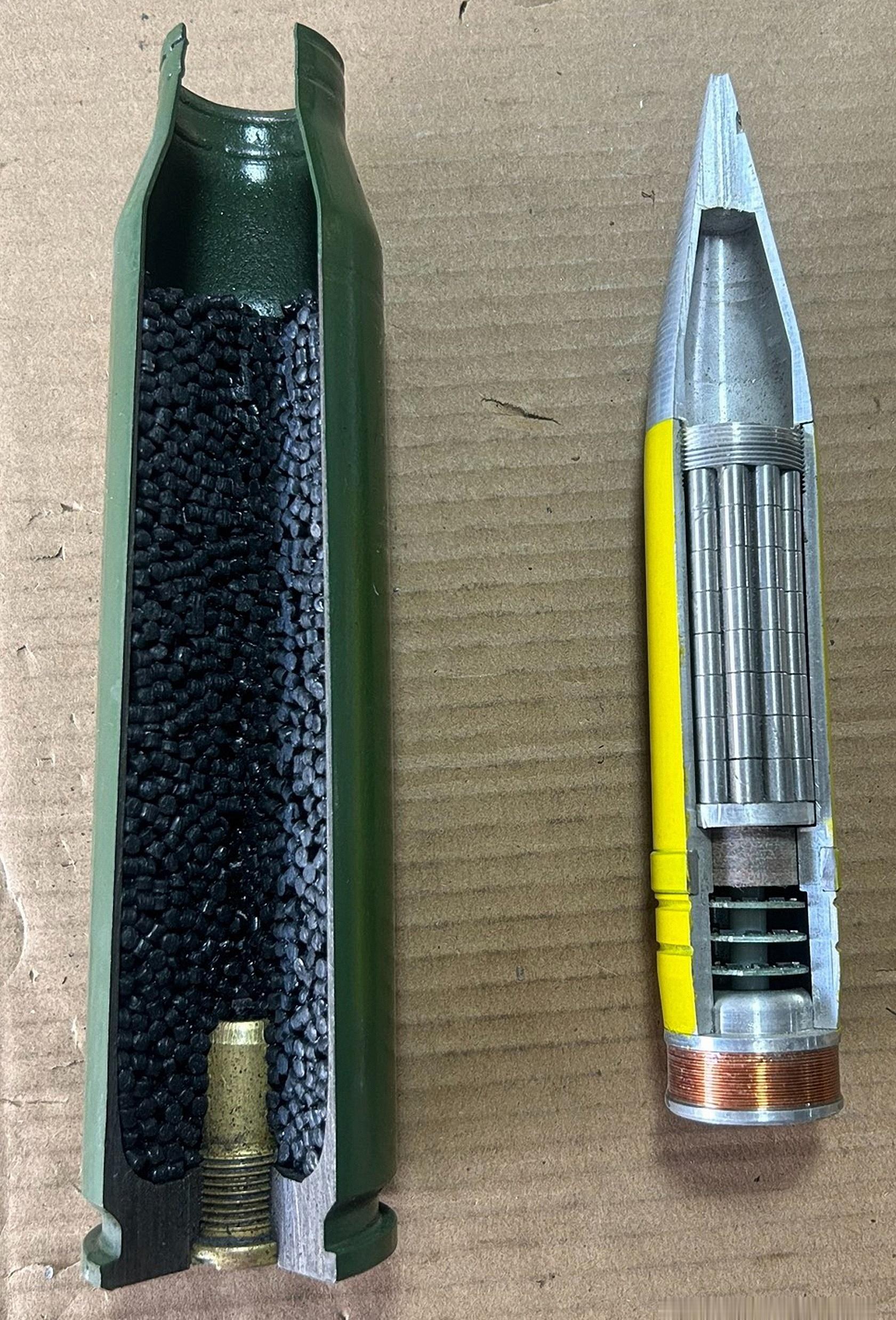 近日报道中出现的DKM/PGZ09-35多束弹，即阿海德弹，需要配合炮口编程线圈