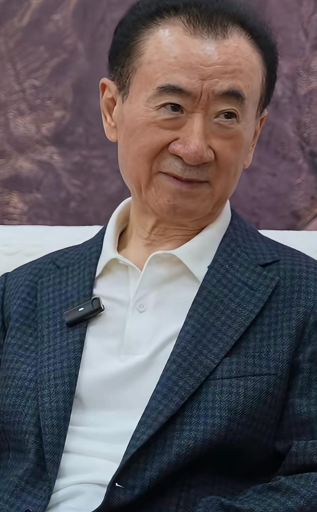 果然，
王健林再次出手了！
这次不是出售万达，而是对万达广场的赎回。
 
这哪是