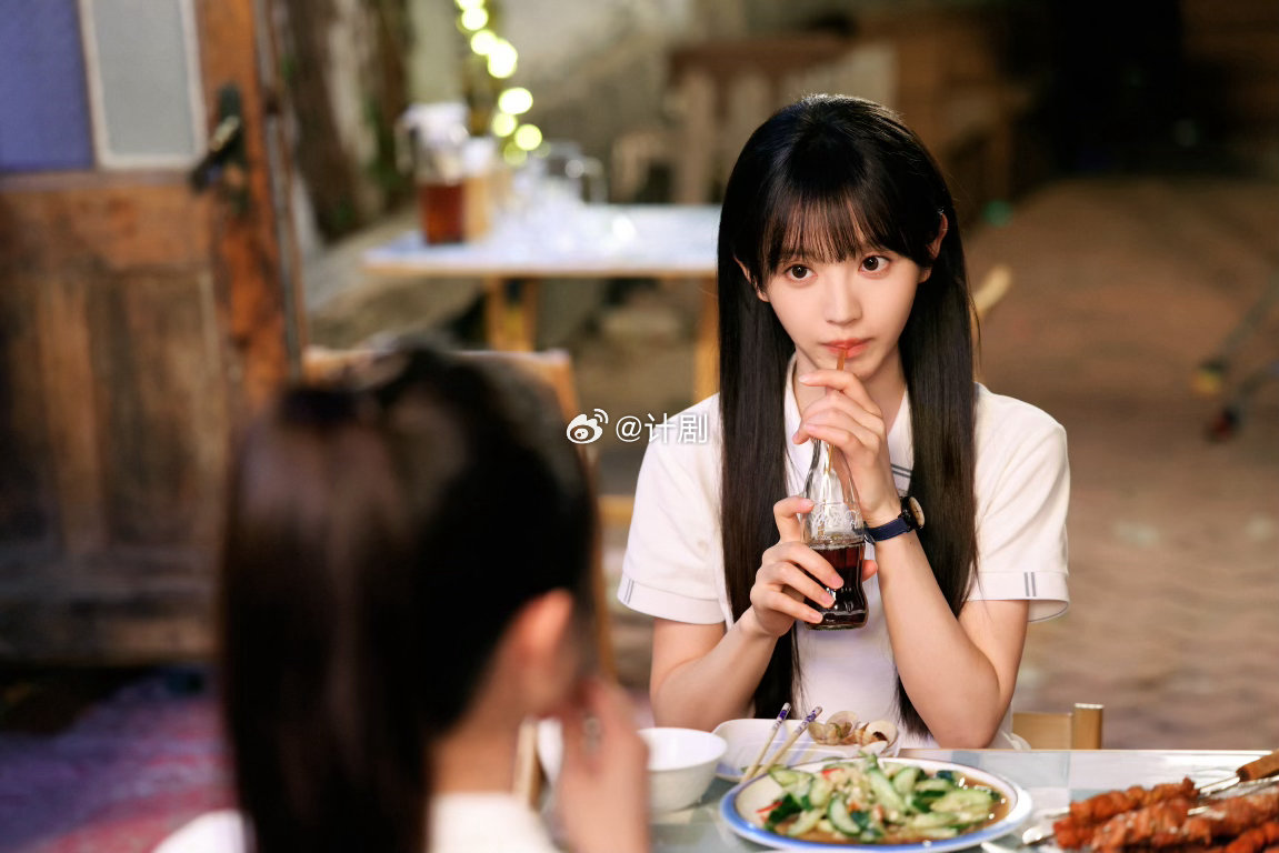 田曦薇怎么洗把脸就来演林知夏了天才女友 别人演戏要化妆三小时，田曦薇洗把脸就能上