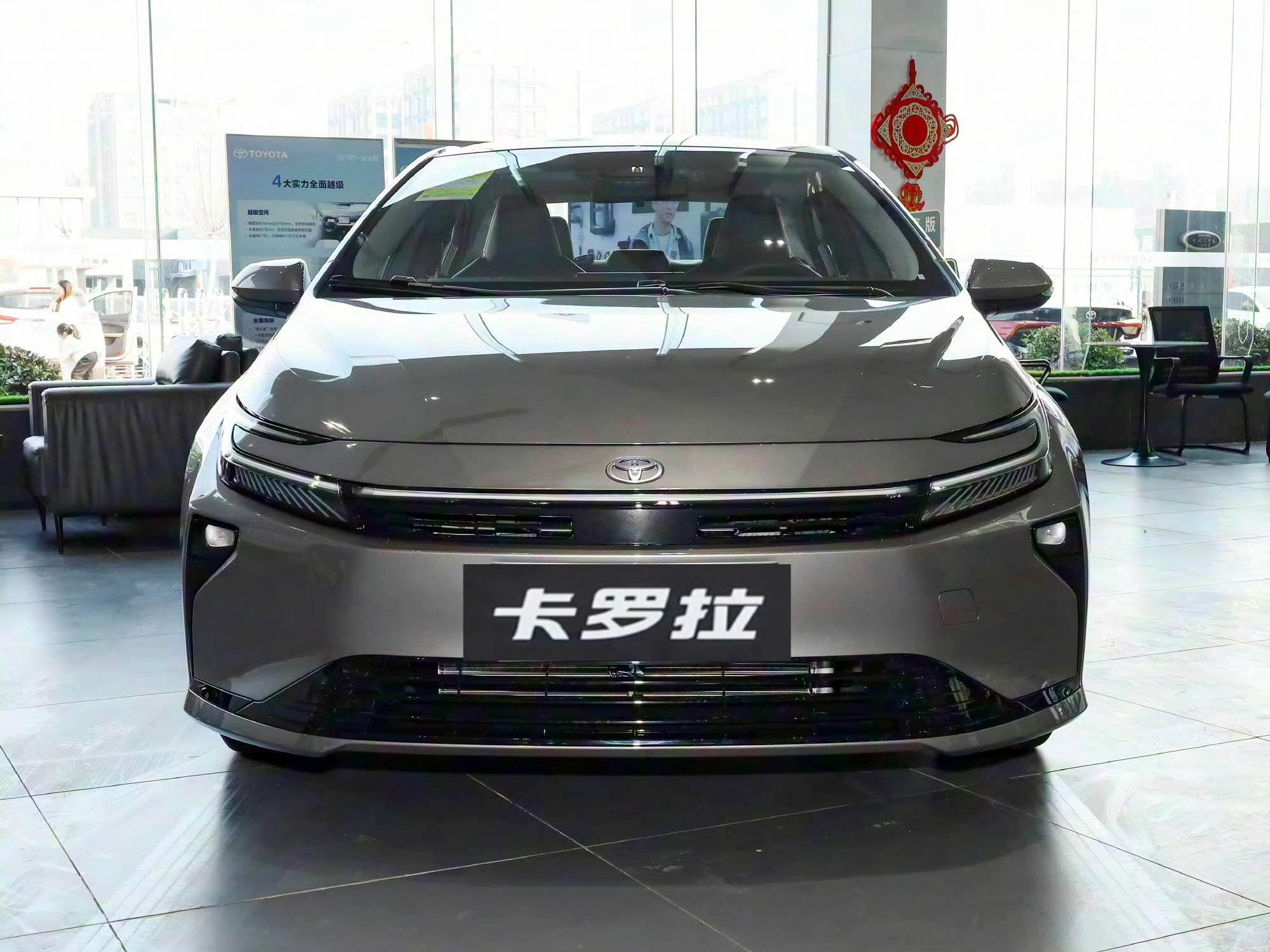 油耗还是那么感人，市区开也就六个左右，加满一箱油能跑挺久，作为家用车，省钱省心才