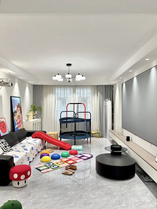 把雨天关在窗外，我的小窝装着一屋子彩虹