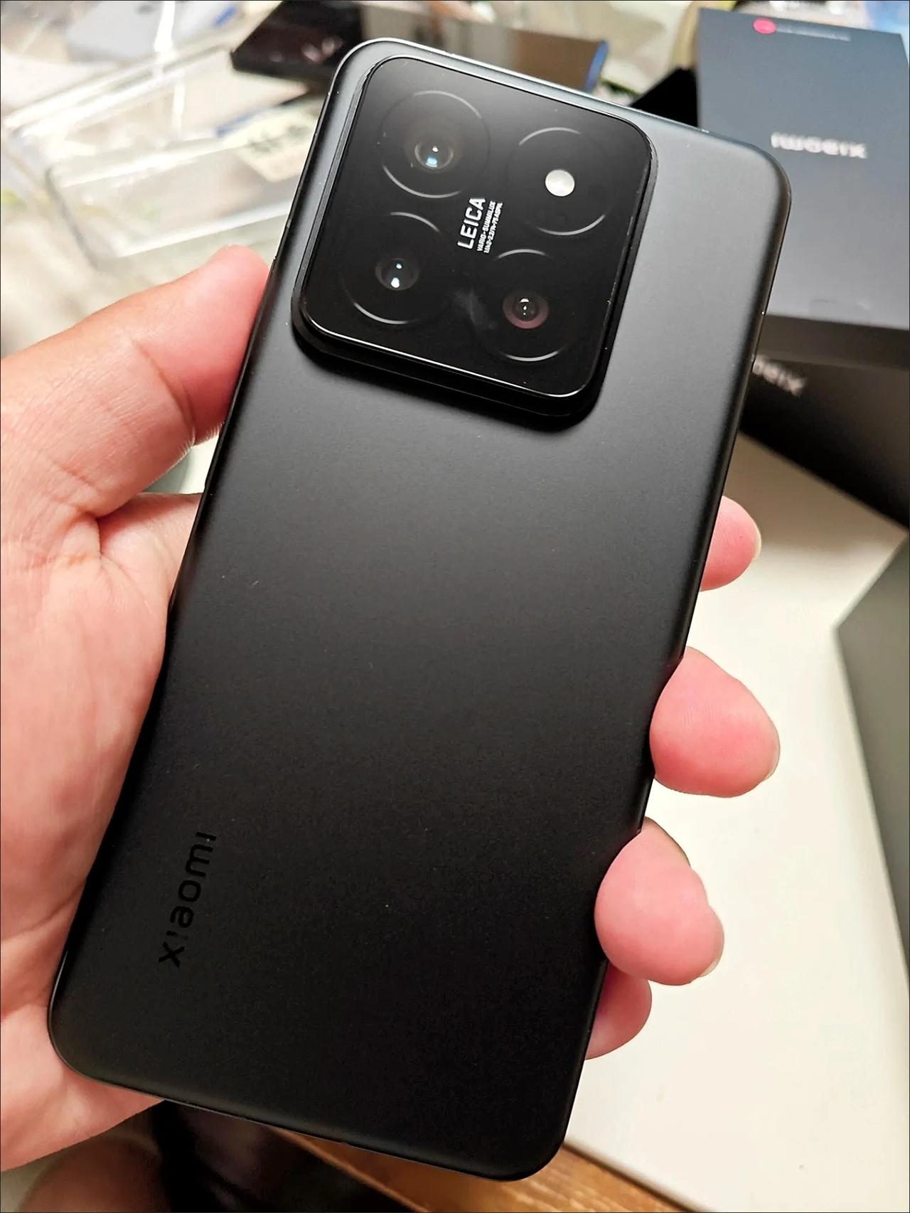 被吹上天的小米14Pro，就啥缺点没有？

首发的XiaomiHyperos看了