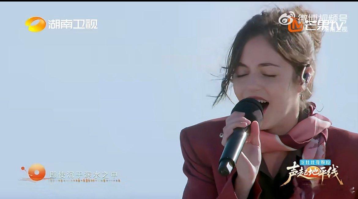 13岁自创词曲的含金量还在上升 朱莉亚《Underwater》的破碎感唱腔太绝，