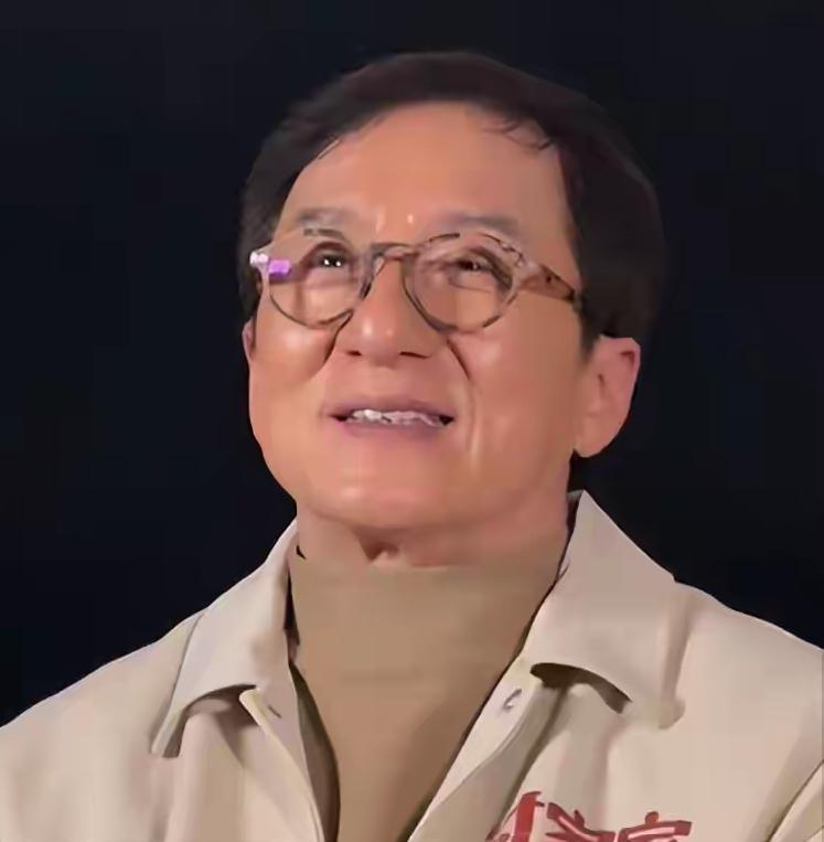 72岁的成龙回忆说，他母亲一生颠沛流离，非常不容易，后来得了老年痴呆症，他让母亲