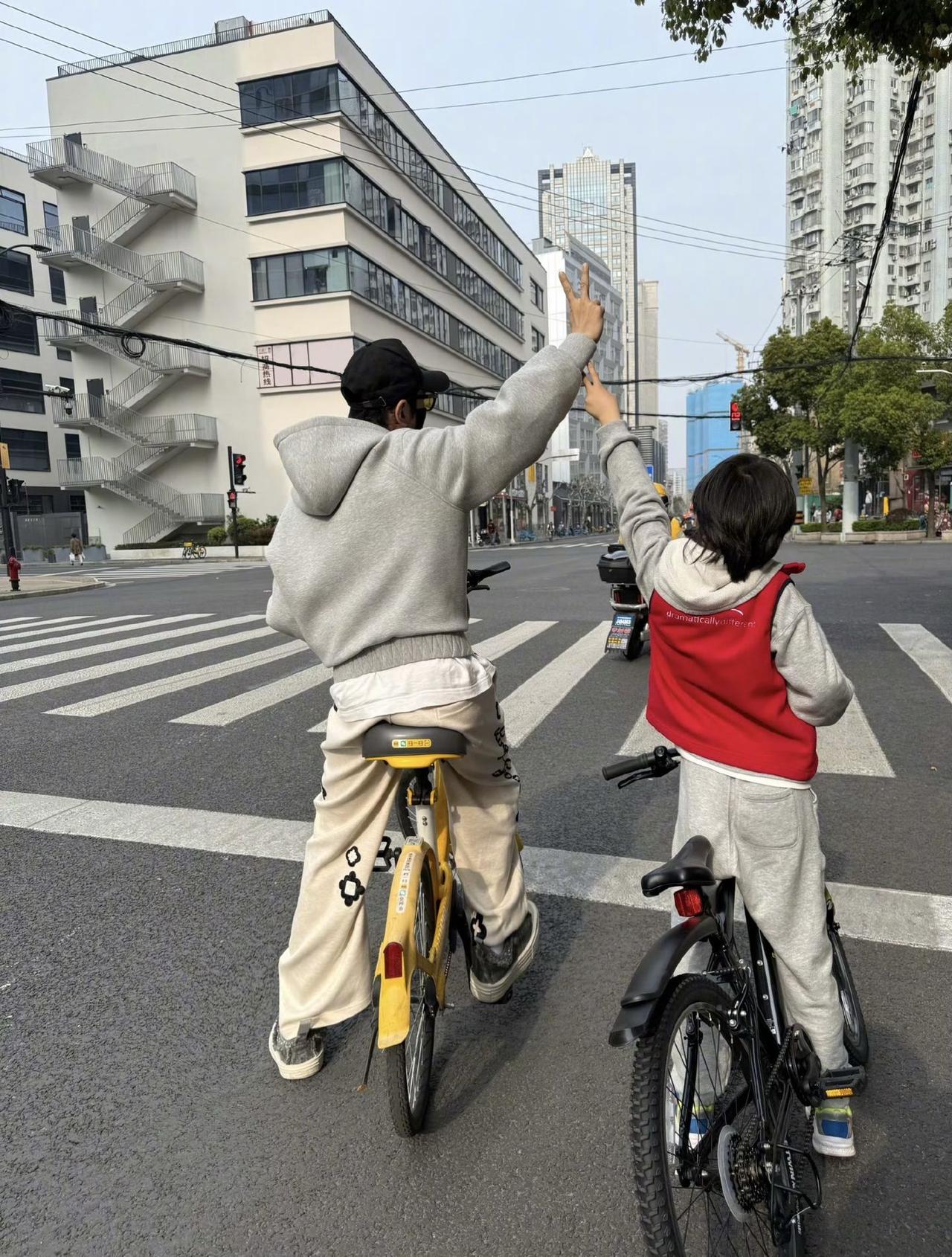 黄晓明带9岁儿子上路骑行，评论区秒变普法现场