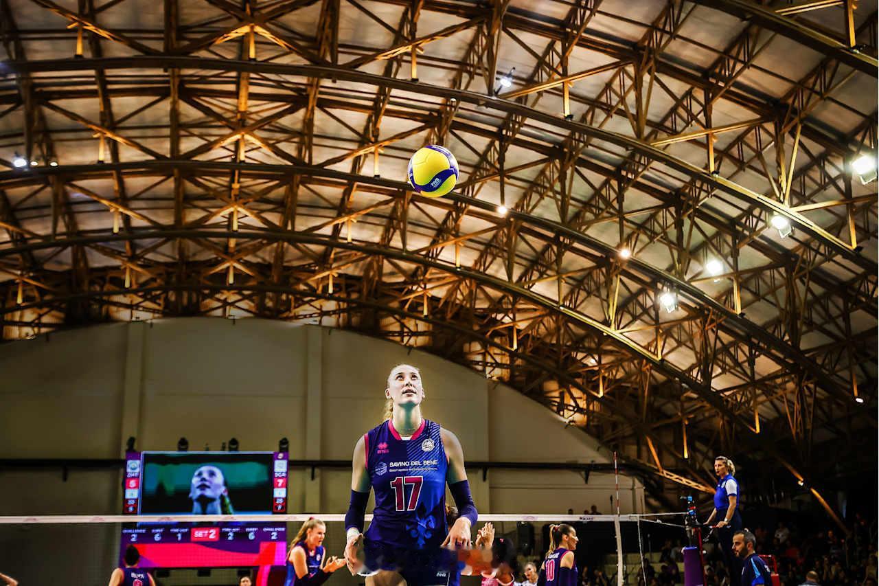 安特罗波娃 vs 哈萨克斯坦哲特苏得分：19分；15中0拦4发进攻：31扣15中