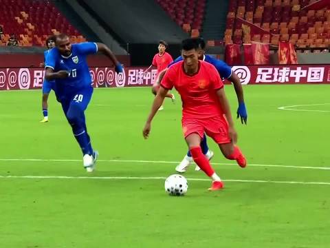 邀请赛开门红！国足3-0马尔代夫 王子铭头顶脚踢戴帽，17岁赵松源登场 ，国足赢了[打call]
#