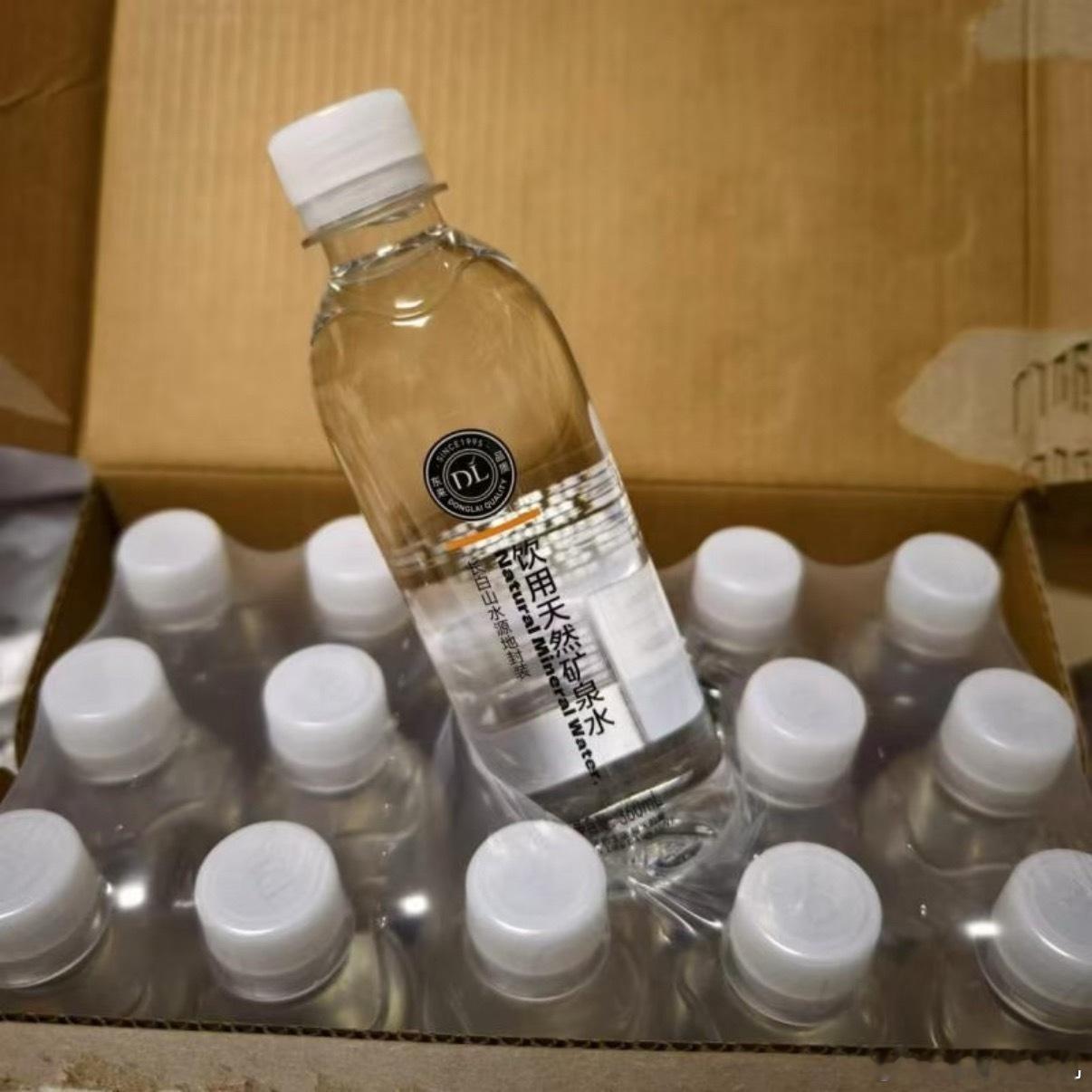 胖东来遭哄抢矿泉水为纯物理过滤有些人把这件事当成产品力在讨论，但我觉得核心其实不