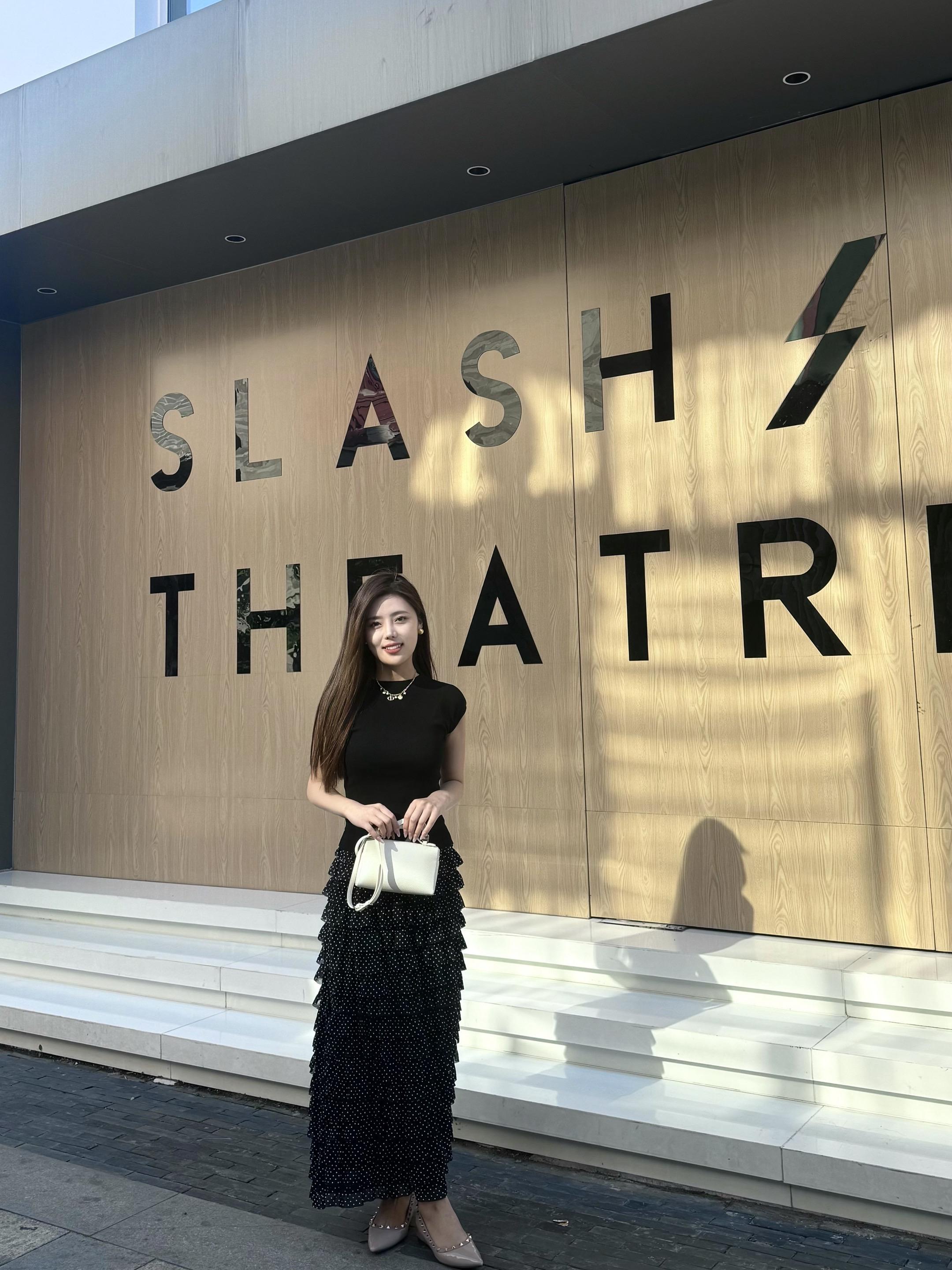 这世界从来不缺漂亮的女孩 也没有人会一直为你着迷 所以你要独立 经济独...