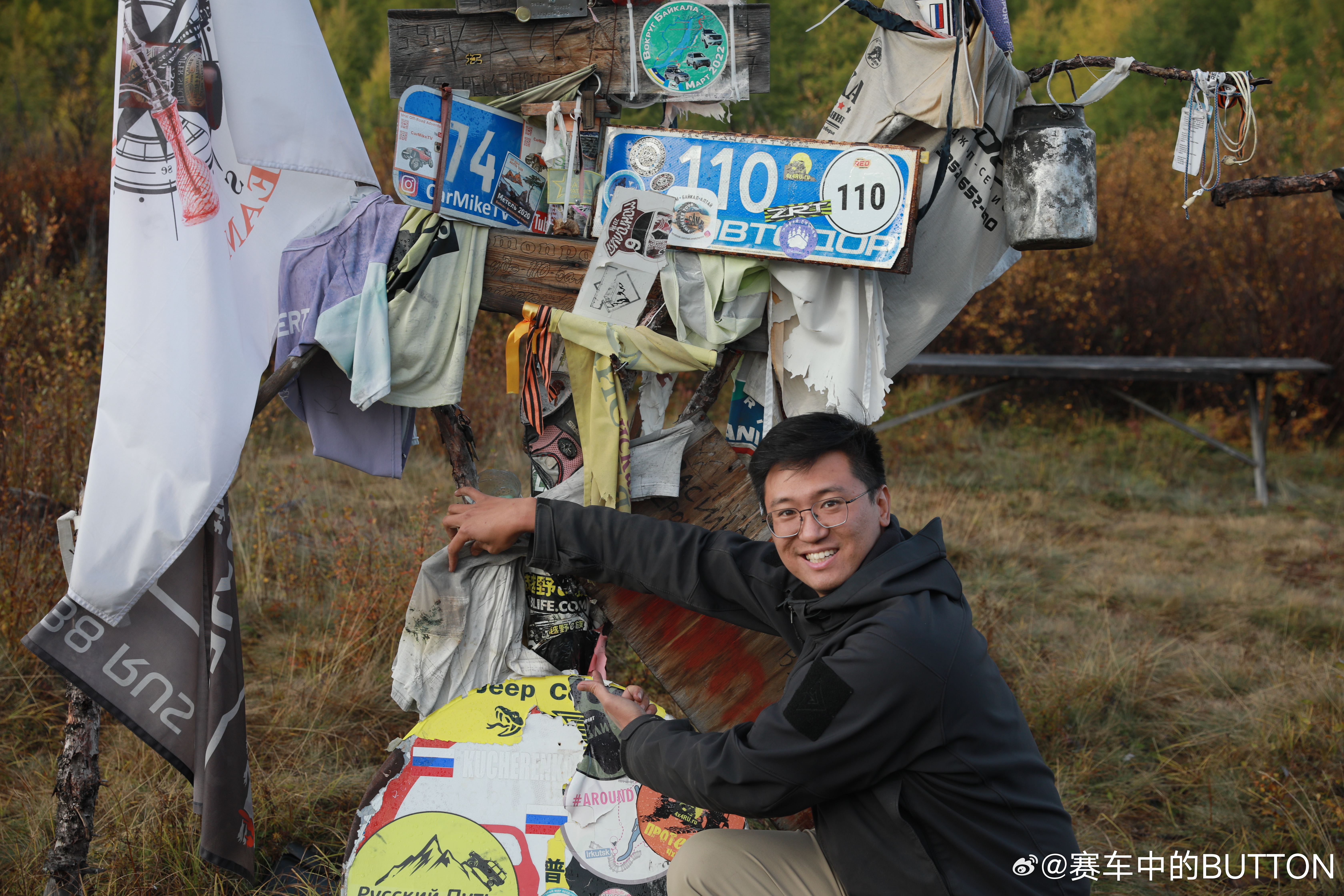 恭喜兄弟开着Dmax成功穿越贝加尔湖110公路，还找到了17年我们贴的车贴。时隔