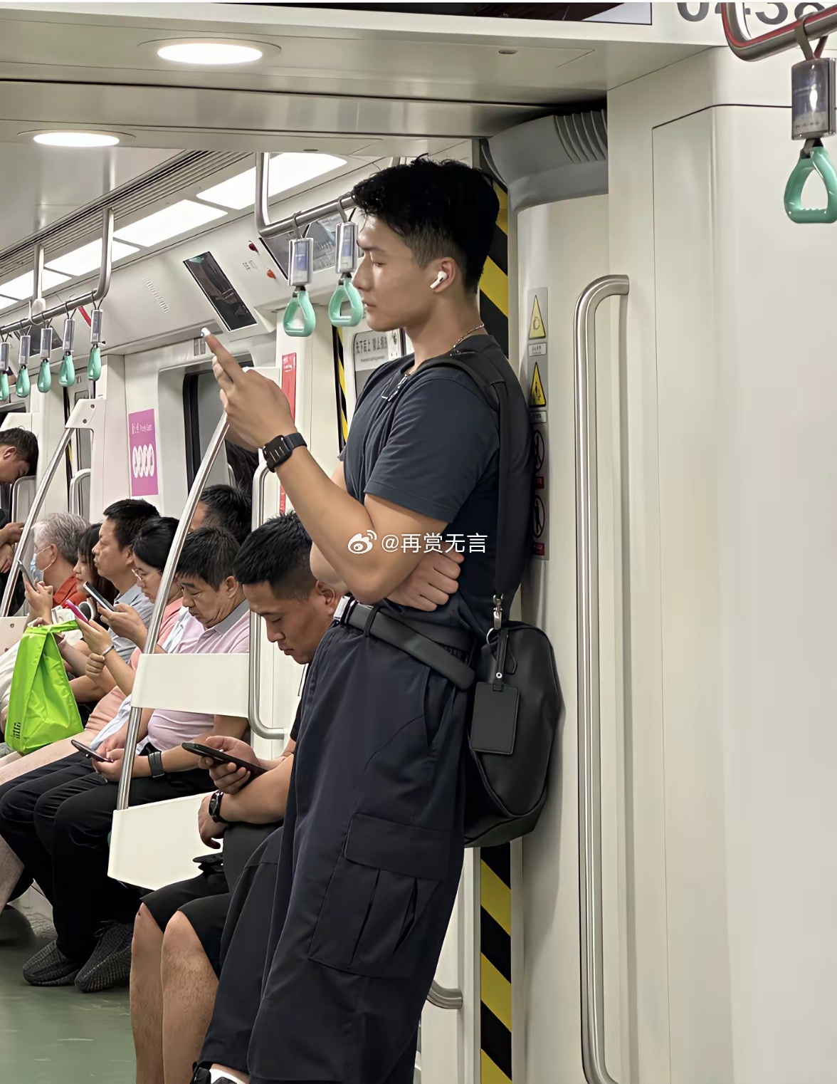 像这种级别的帅哥，是不是经常有女人搭讪？ 