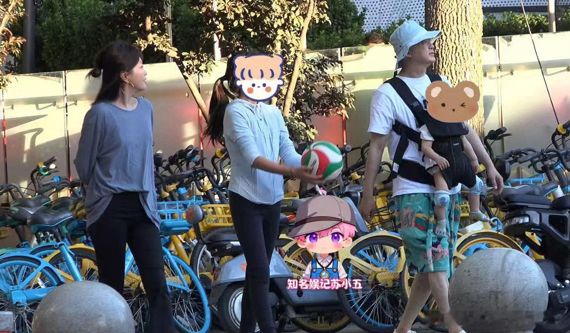 包贝尔一家四口6月曾出游 据狗仔爆料包贝尔包文婧曾在今年6月带着女儿儿子出门游玩