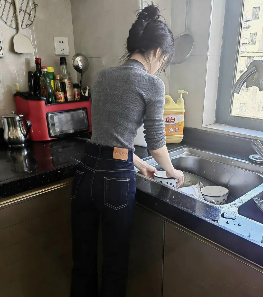 好女人的标准
1.不勾三搭四，不搞暧昧，不骗男人钱；
2.不背后嚼舌根，不挑拨是