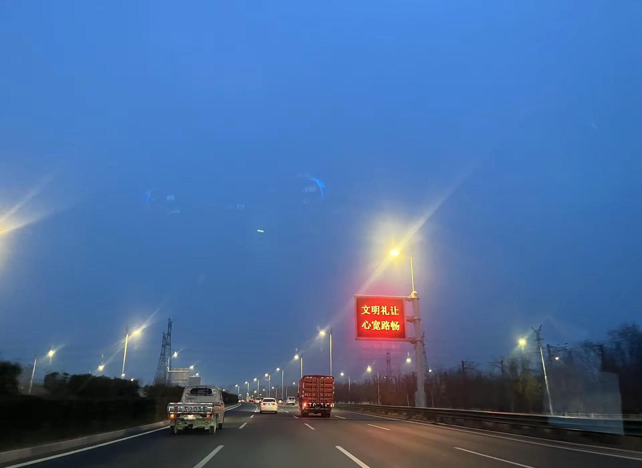 当你看过四季，见过风云，你会发现，最美的风景是内心的淡定与从容。[心][心][心