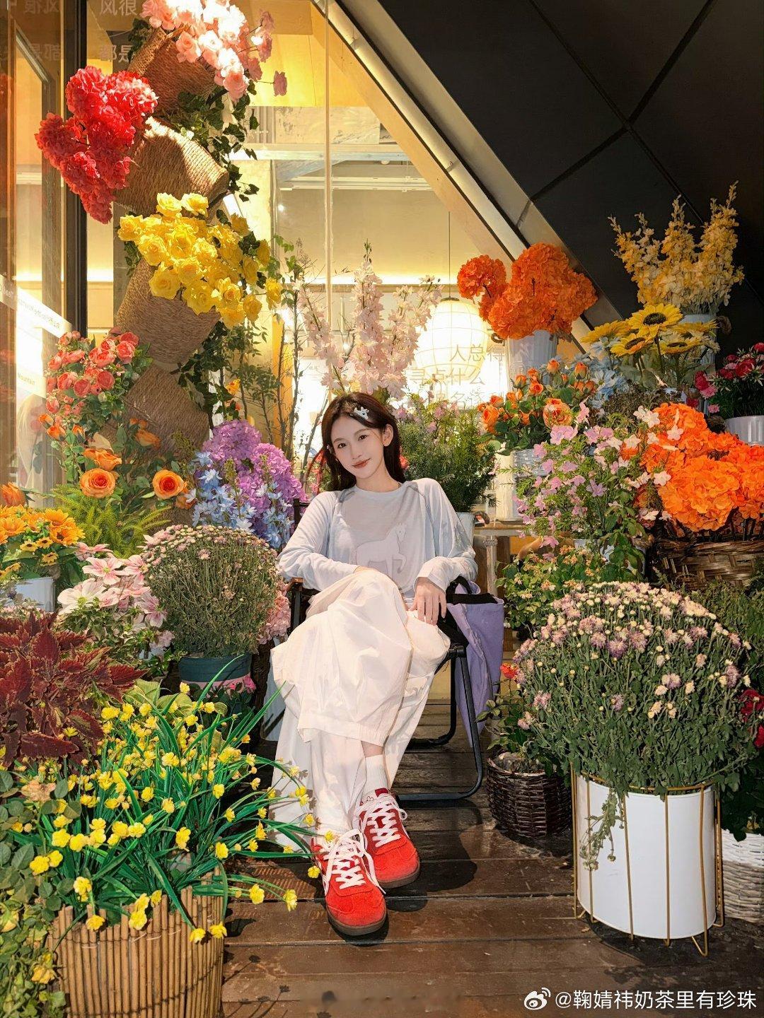 韩雨彤Hazel hyt韩雨彤 hyt坠入春夜 落幕下的花店 玫瑰将荒野的故事告