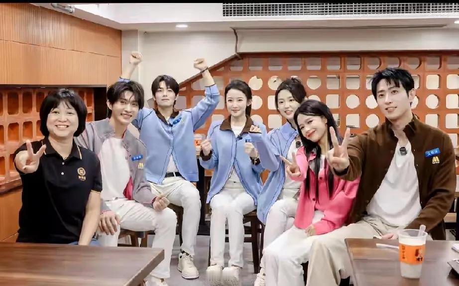 央视“星辰大海”活动今年超有看点，短剧演员加入让关注度飙升！活动要求学员全程素颜