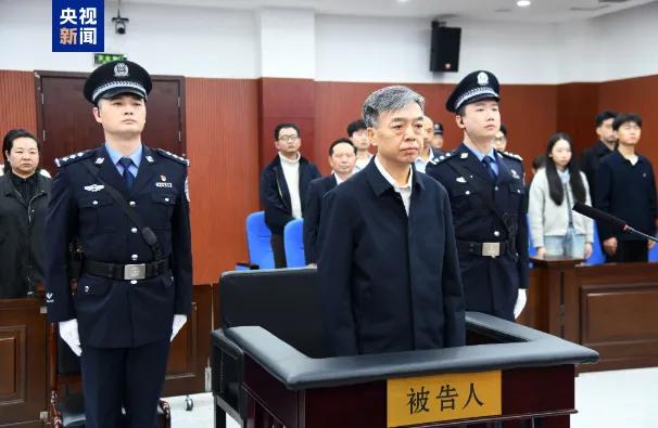21年换岗不换手：中国电信原总经理杨小伟受贿3319万一审获刑12年！

202