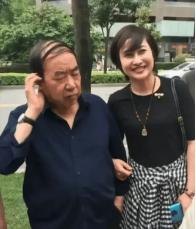 1996年，44岁的贾平凹，娶27岁的护士郭梅为妻。婚后，他问妻子：“我每周可不