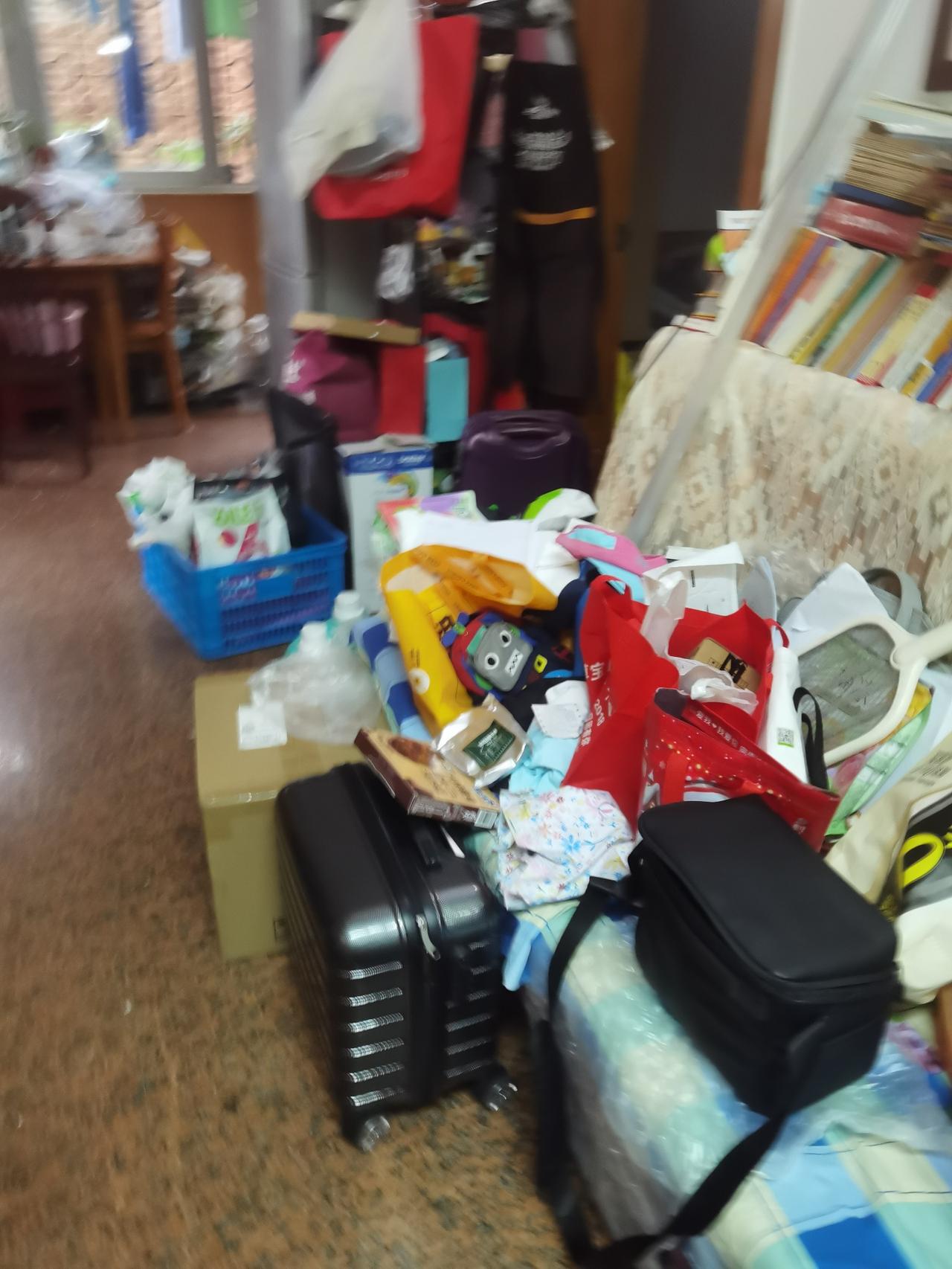 你知道吗？这些全是奶奶的“宝贝”！
 
奶奶说，这些都是她攒了几十年的“传家宝”