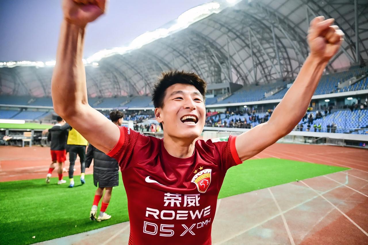 正由于武磊具备这种能力，所以才能为国足驰骋一百场，取得36球的好成绩；在中超联赛