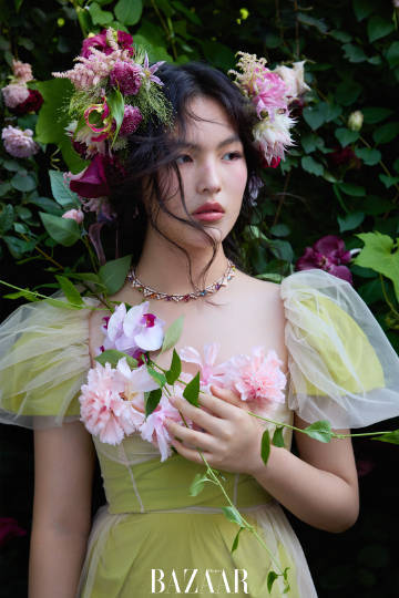王诗龄时尚芭莎生日大片 王诗龄青春繁花生日大片王诗龄迎来她的十六岁生日。拍了时尚