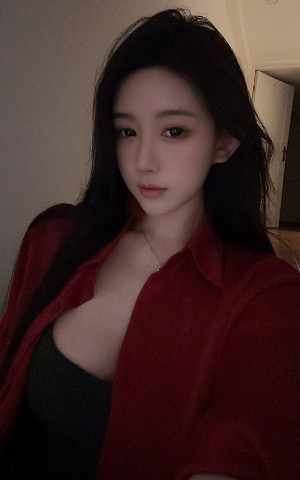 只要我足够像她 你就会爱我了吗