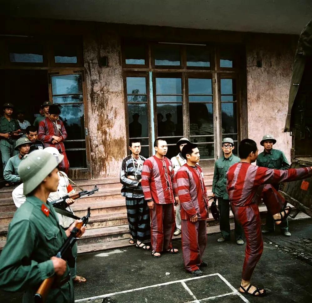1979年，对越反击战时期，越方的几张“宣传照”，从镜头中我们可以看到，几名“俘
