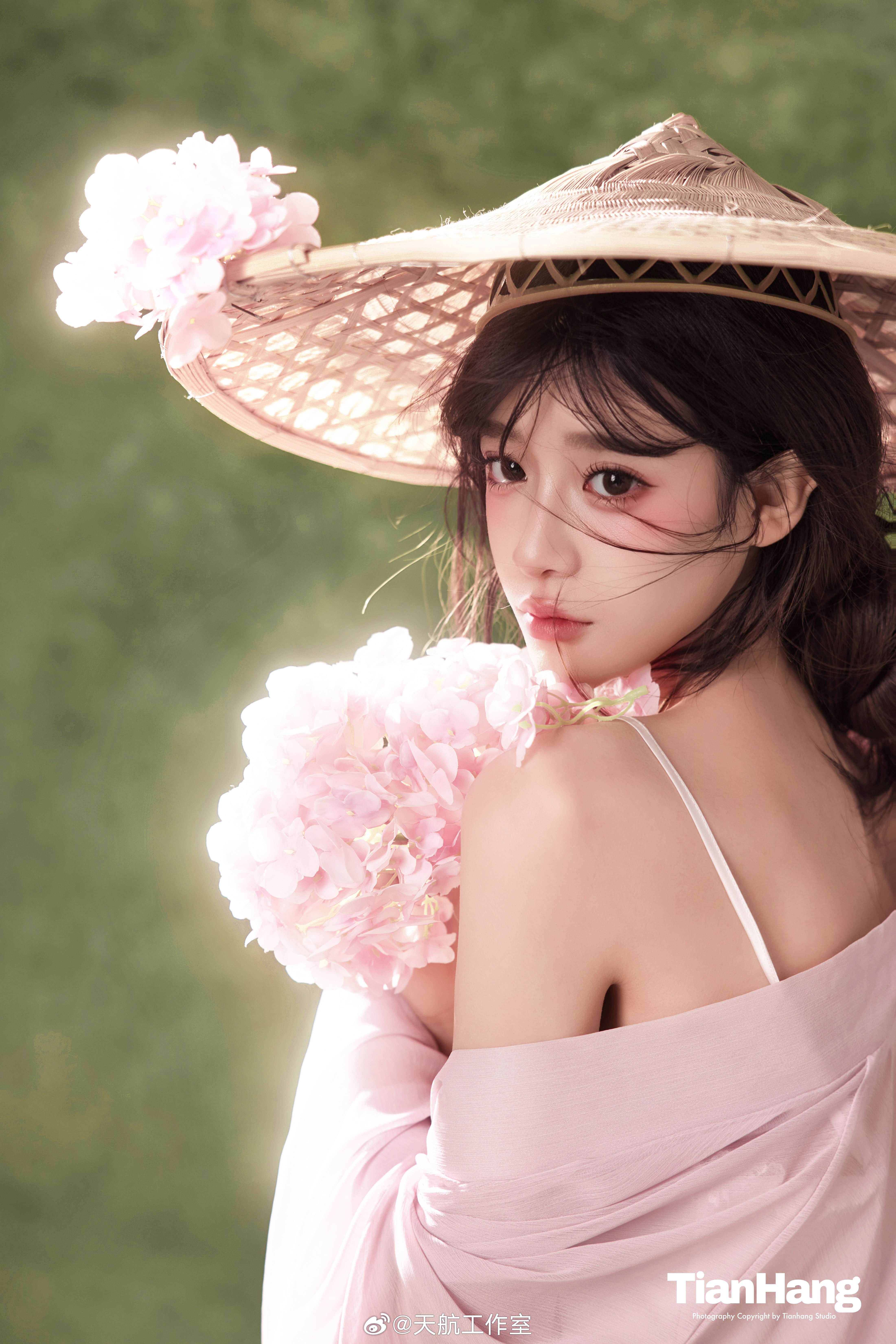 ✨棚拍分享粉黛轻扬 定格春日清婉💫🧚🏻♀️：天航工作室少女心新中式棚拍少女