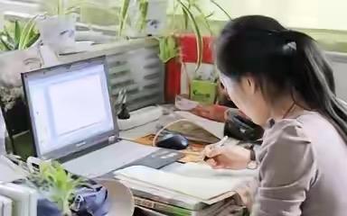 当老师的不理智行为：
   1、因学校制度不合理，得罪领导。制度面向全体老师，又