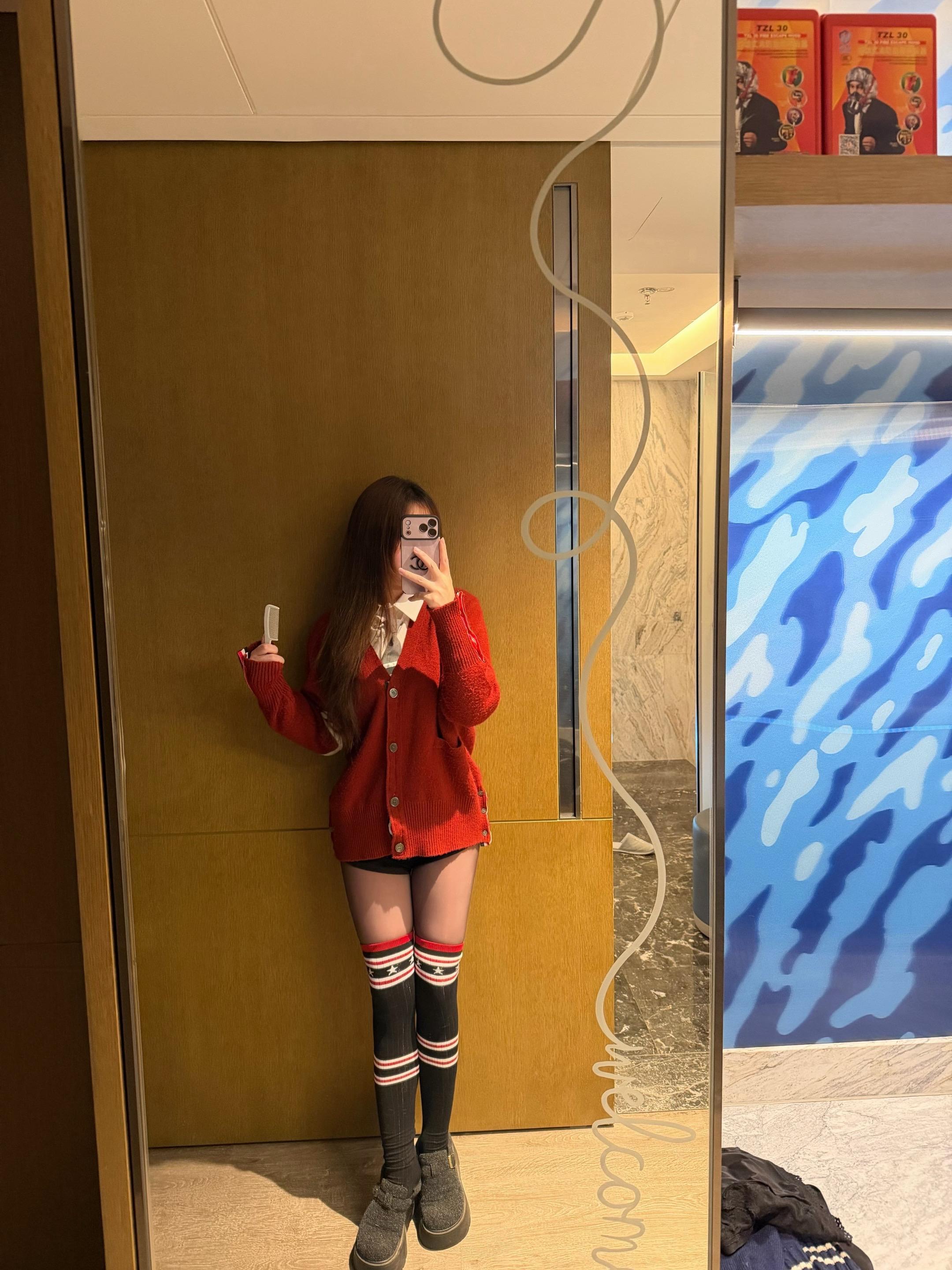 起床了家人们 旁边没人还睡那么起劲