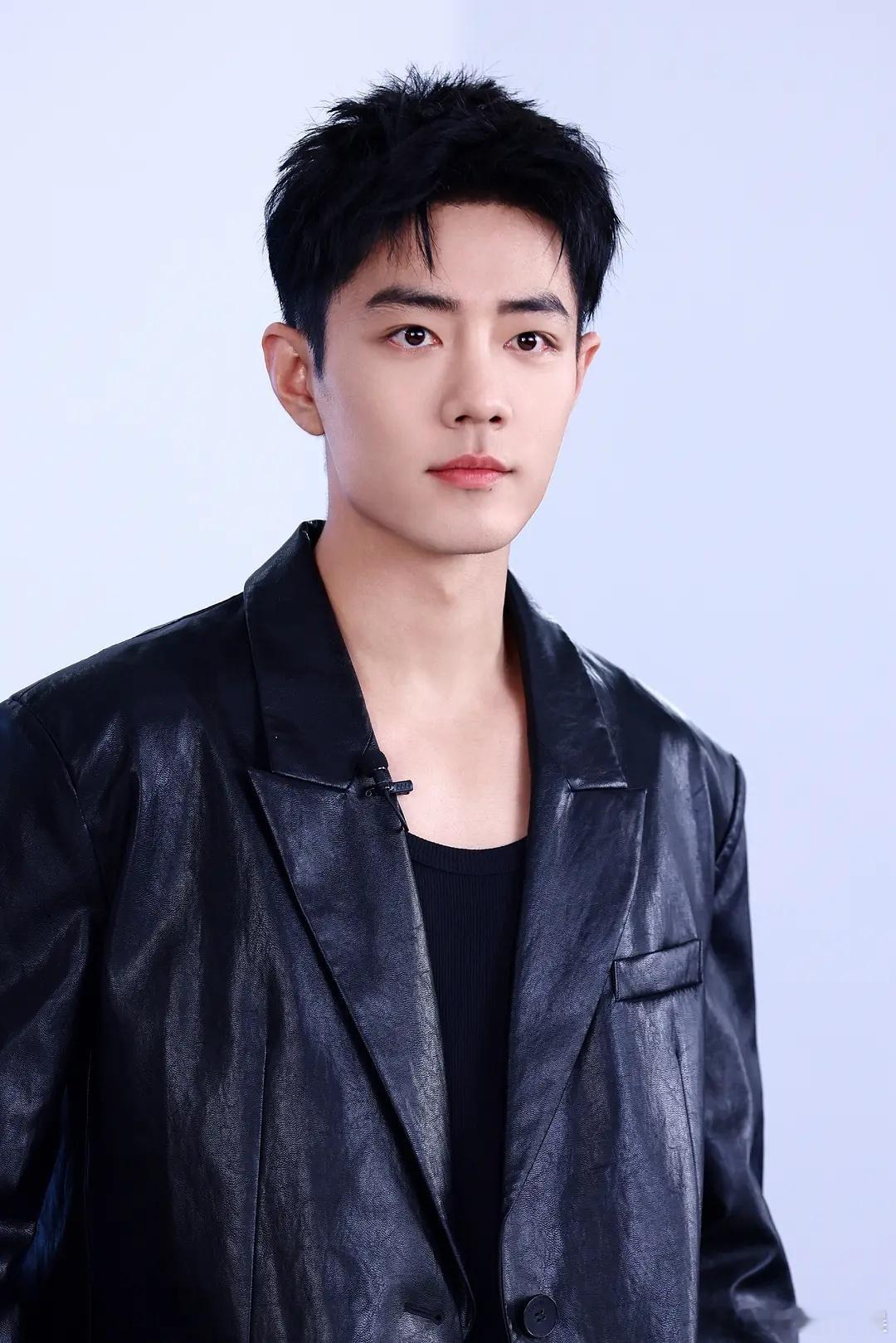 没啥技巧就是硬帅[挤眼][挤眼][挤眼]果然真正的帅哥都是365度无死角的帅#肖