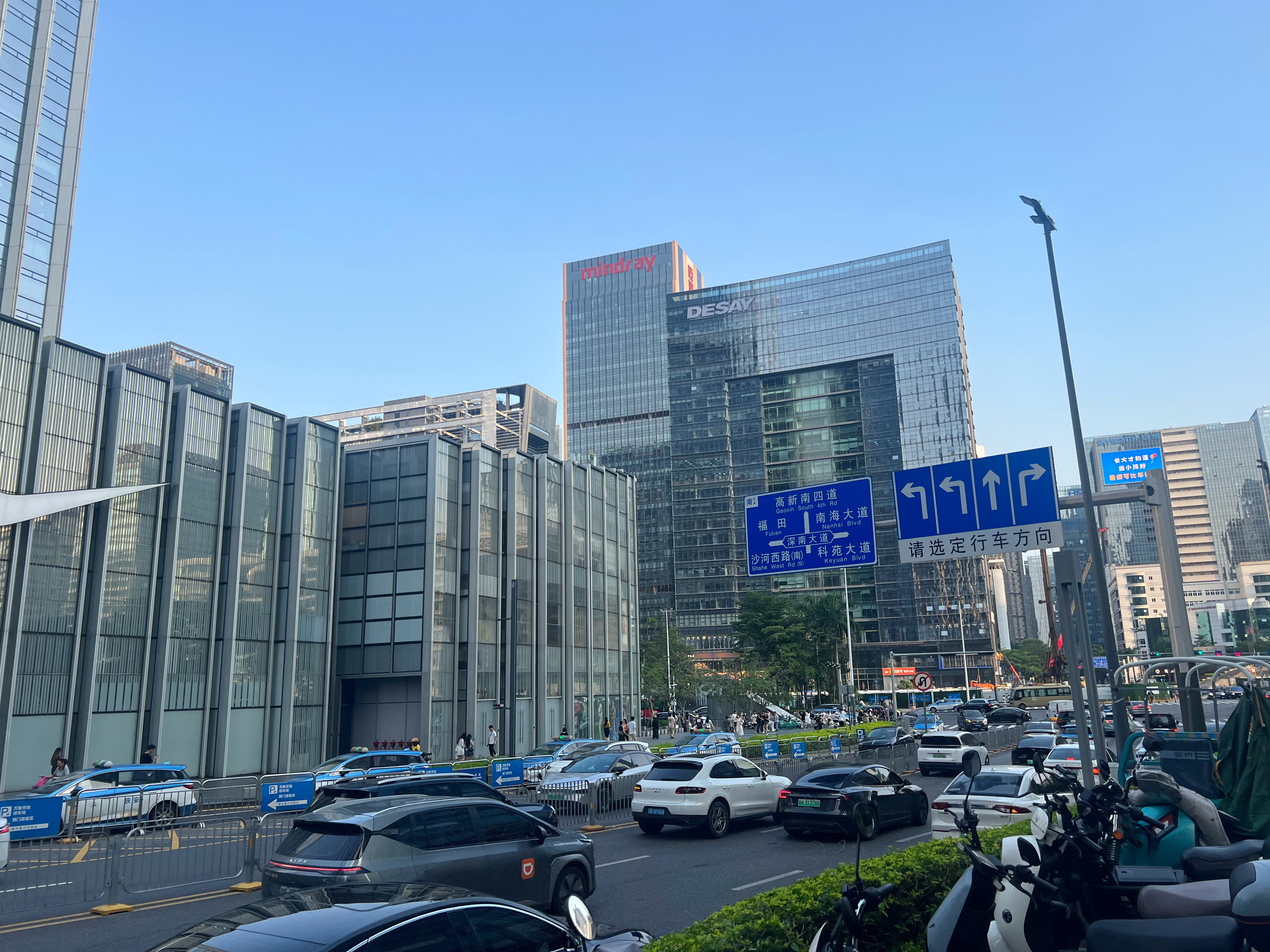 学会"借"的智慧，培养"借"的能力，用外界的力量加持自己，才能走出泥泞，真正变强