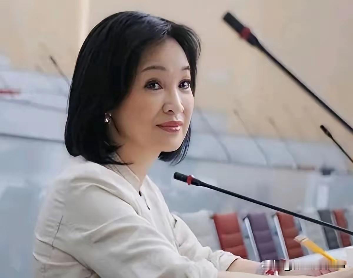 柯志恩在选高雄的关键时刻，竟然犯了两个致命的错误。聊湾区看世界观点如下：

第一