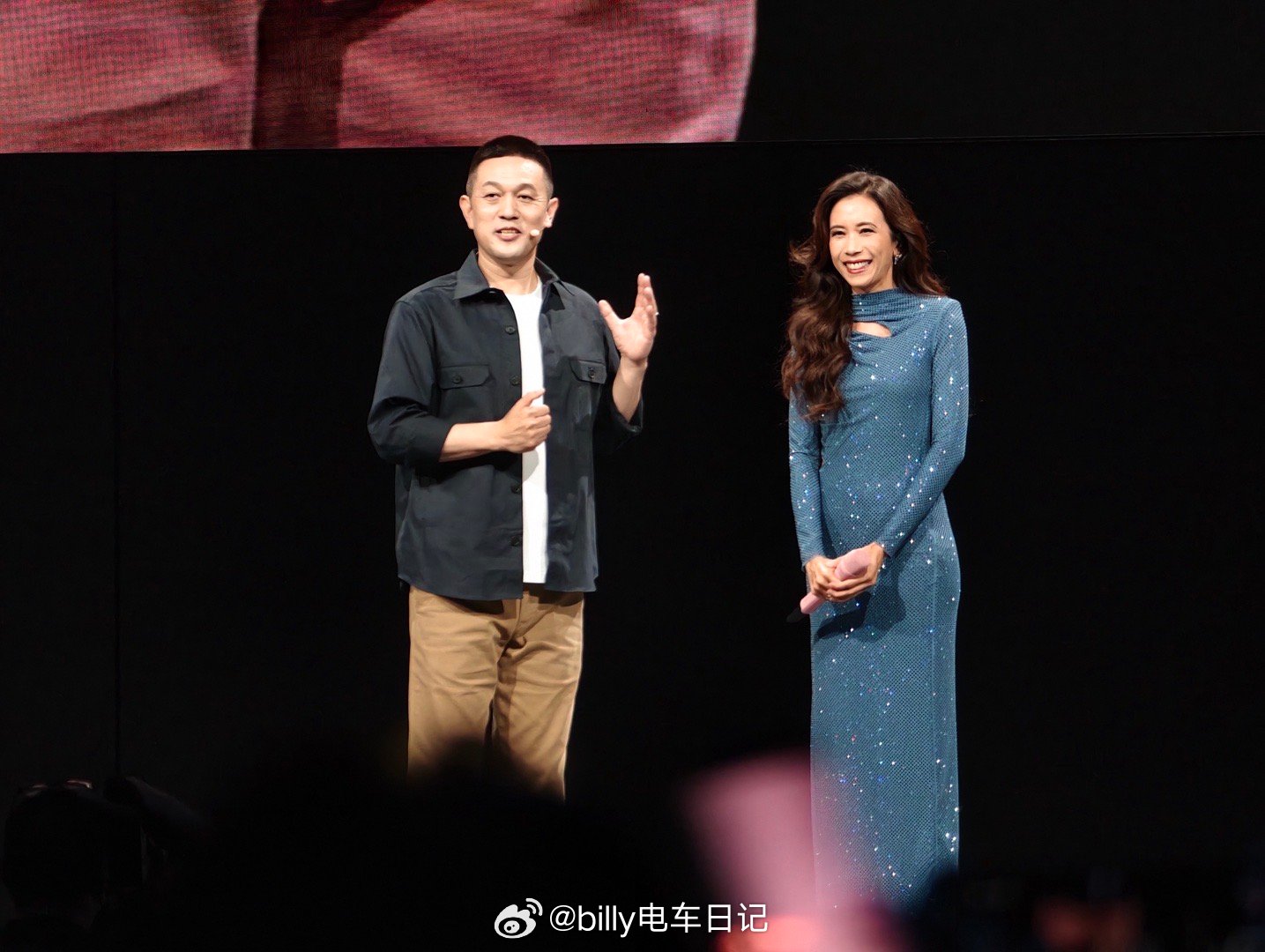 昨晚用VIVO X200Ultra带长焦镜头拍了莫文蔚这些照片，早上起来整行李发