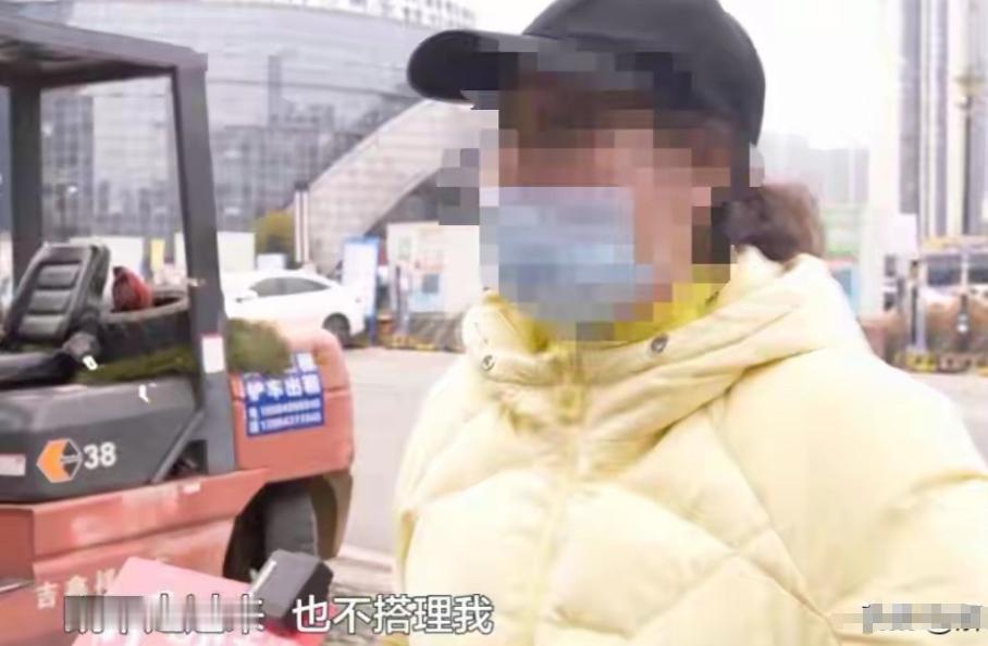 太嚣张！贵州贵阳，女子带着家人来到某水汇游玩，完事后来到淋浴区洗澡，不小心将水溅