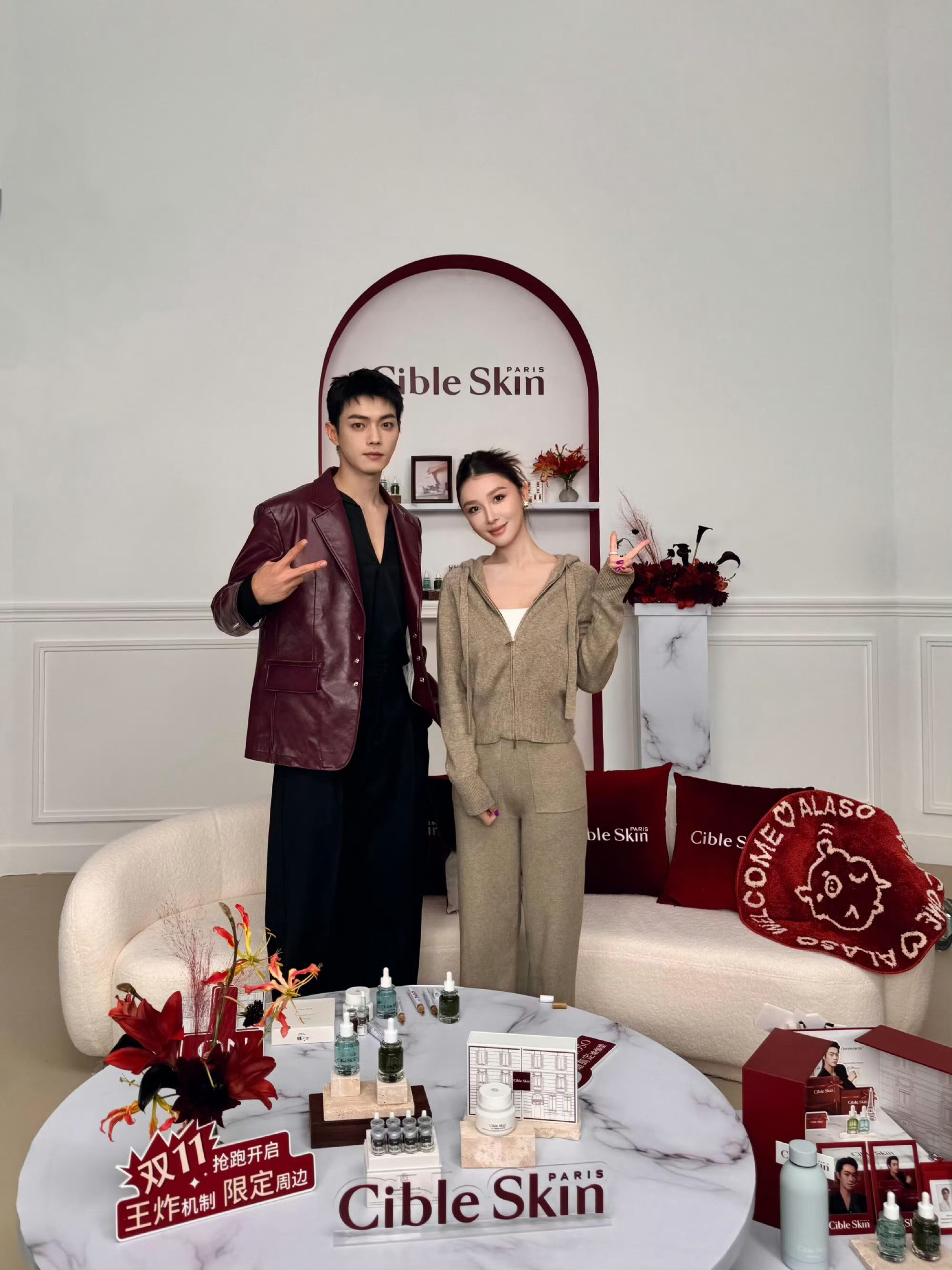 啊哈哈哈哈哈哈哈哈哈都来看许凯的站高与坐高[笑cry]这不会就是腿长的唯一缺点了