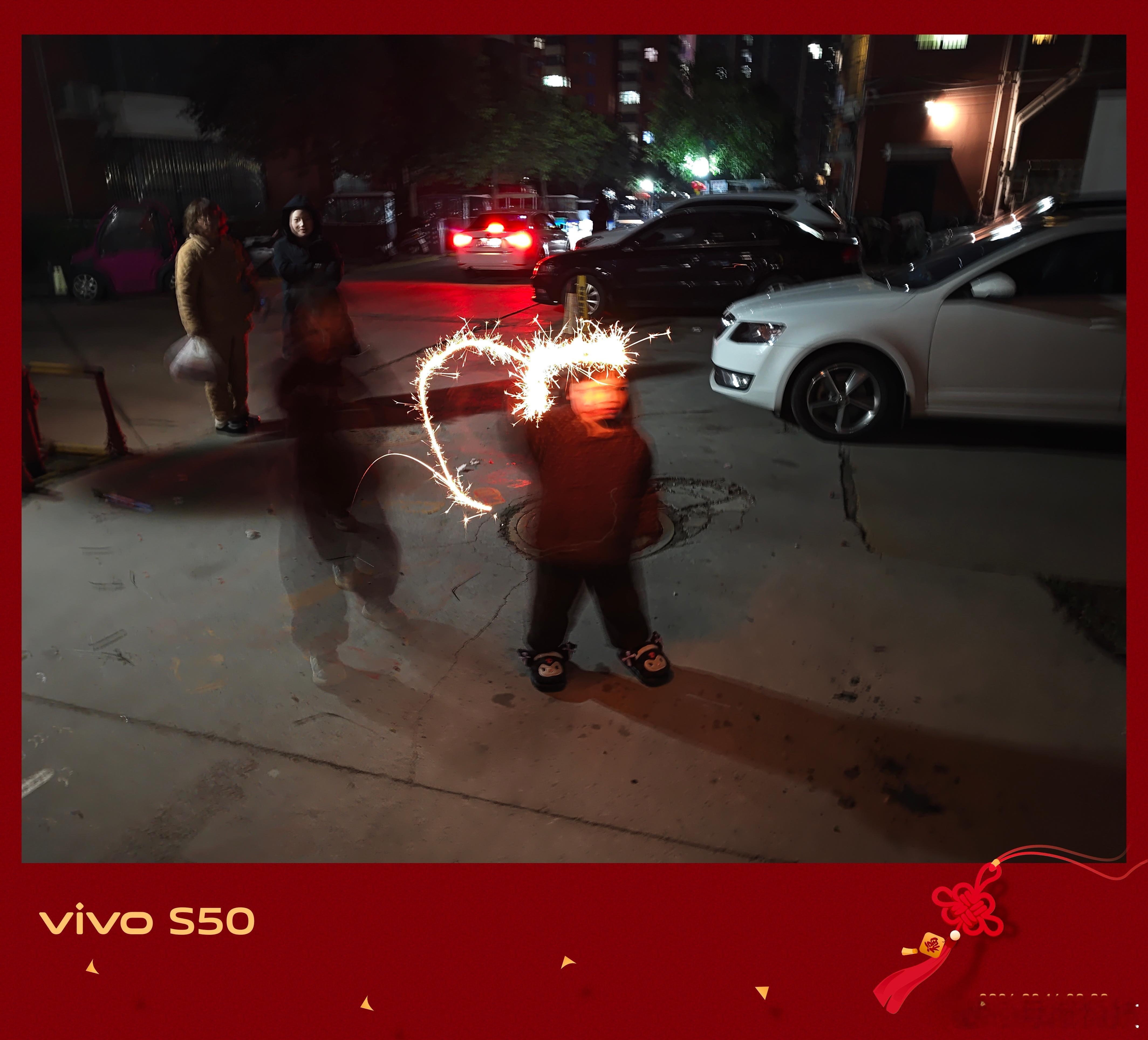 vivo 2025最后一天，孩子用仙女棒书写自己的快乐!你的2025完美吗？vi