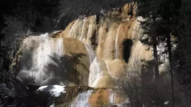 蚕丛居岷山石室。蚕丛就是伏羲，先都陈(成)，后迁鲁。以木立德。