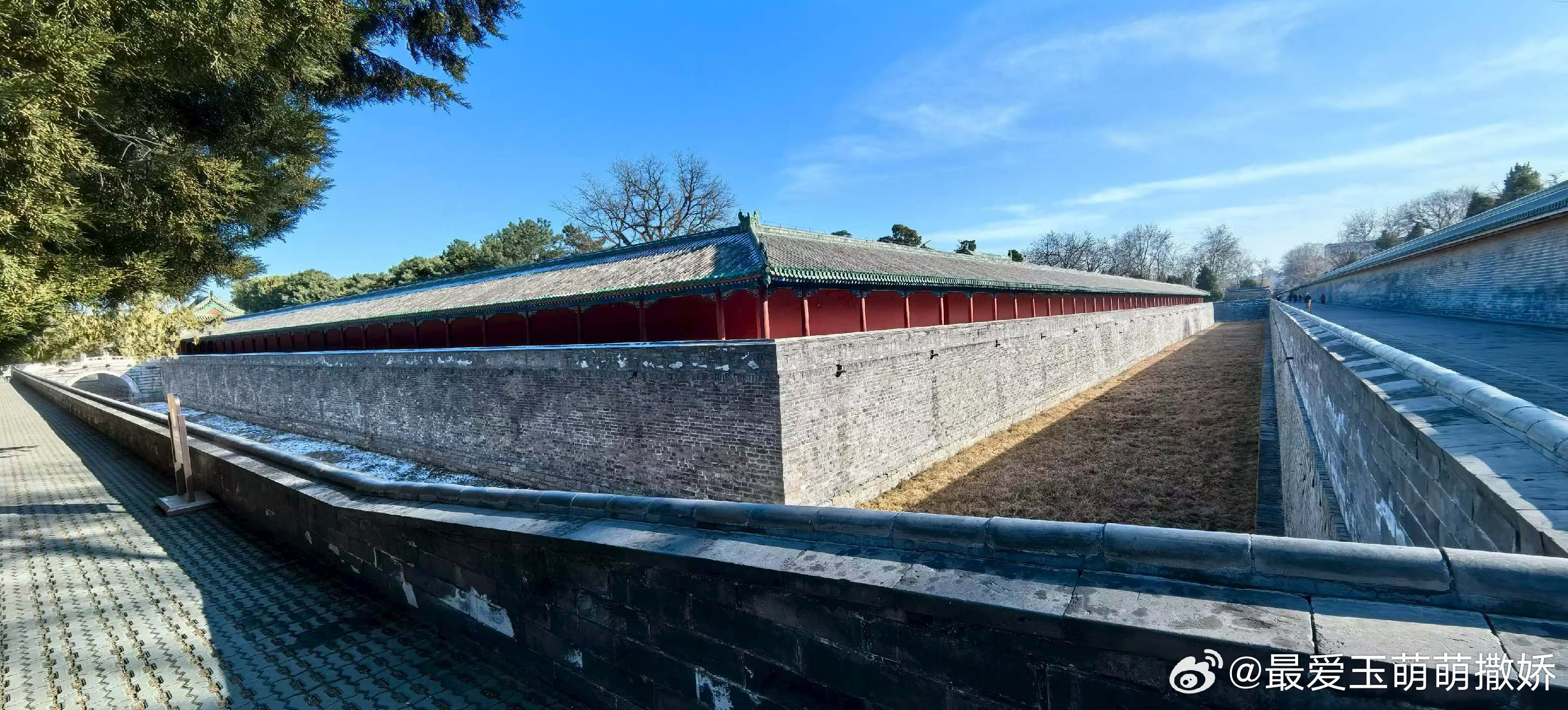 生活手记爱情从不是随手可得的甜，而是藏在烟火里的修行。心动只需一瞬，相守却要耗尽