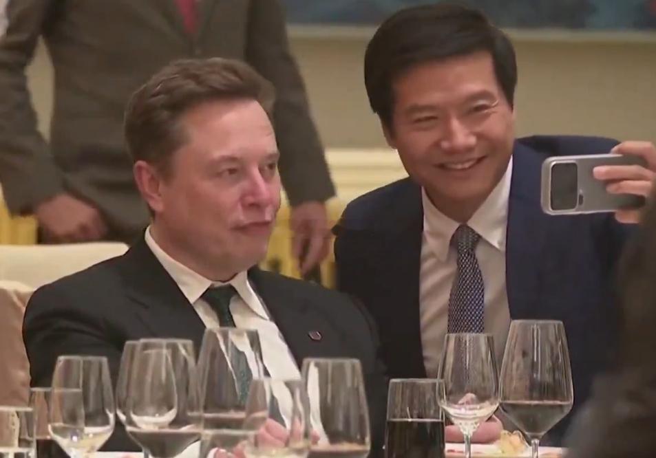 雷总找马斯克合照，也算是世纪同框了吧 