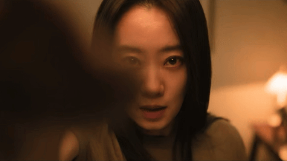 张小斐 姐姐猎杀我吧 看完《猎影者》中张小斐的片段，我直接被她的眼神“锁死”！白