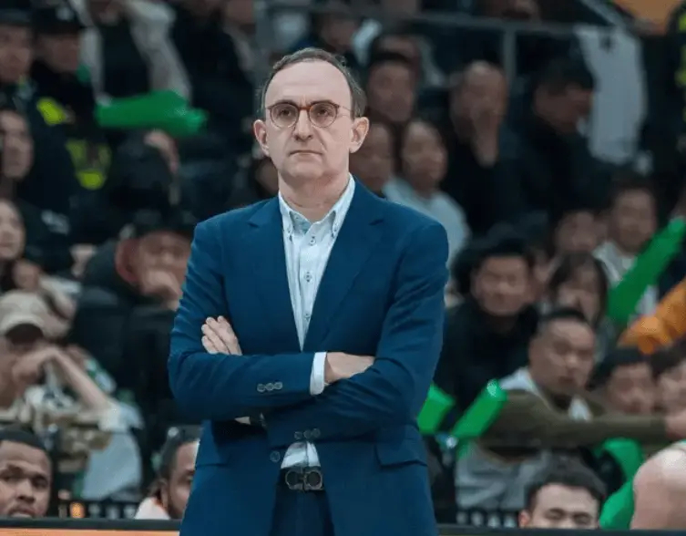 乌戈接受媒体采访谈及本场比赛：“首先感谢球迷，球迷一直支持我们，尤其球队在这艰难