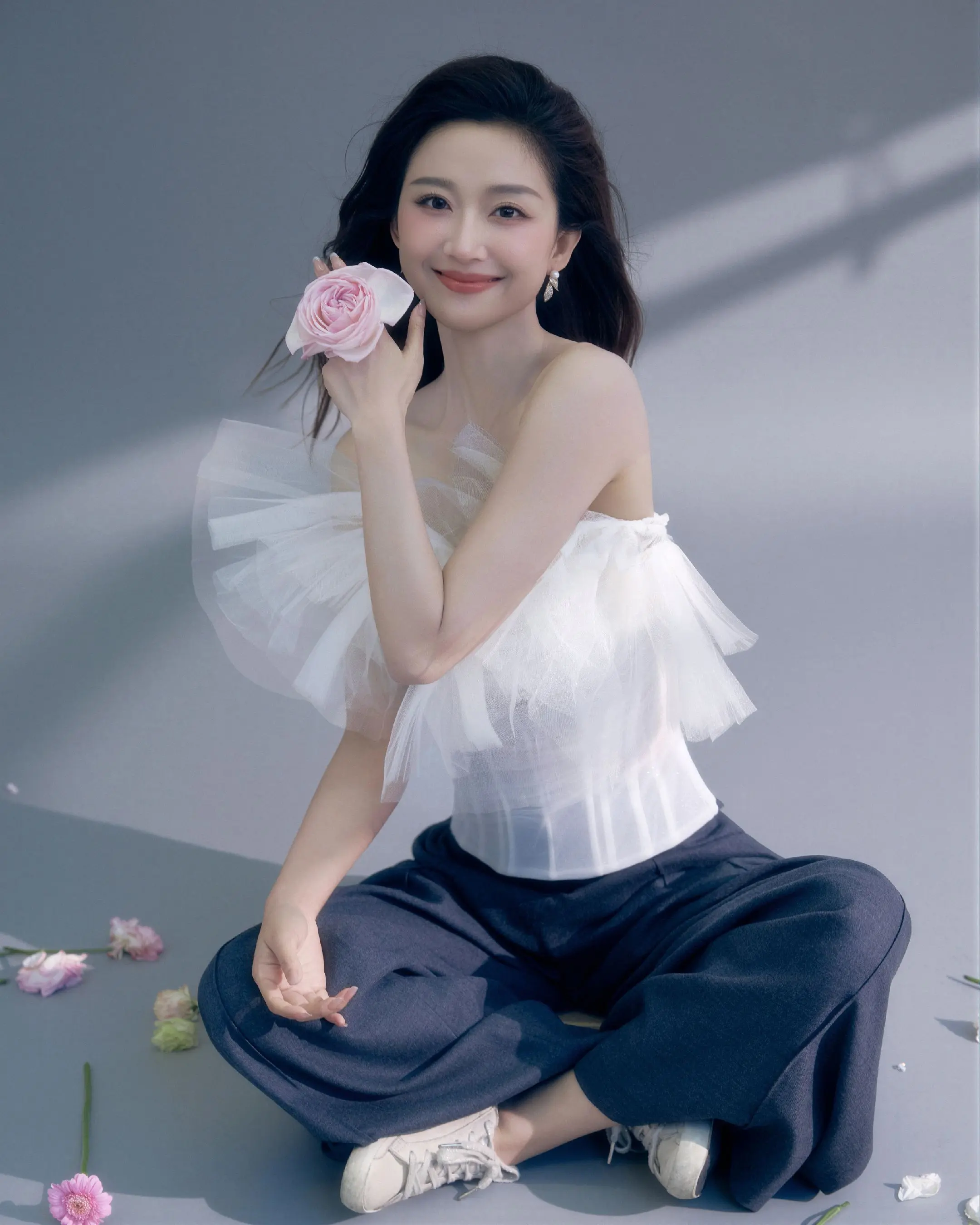 主持人刘心悦轻肖像&拍出自带笑意的气质。− 风格：主持人肖像 轻肖像 ...