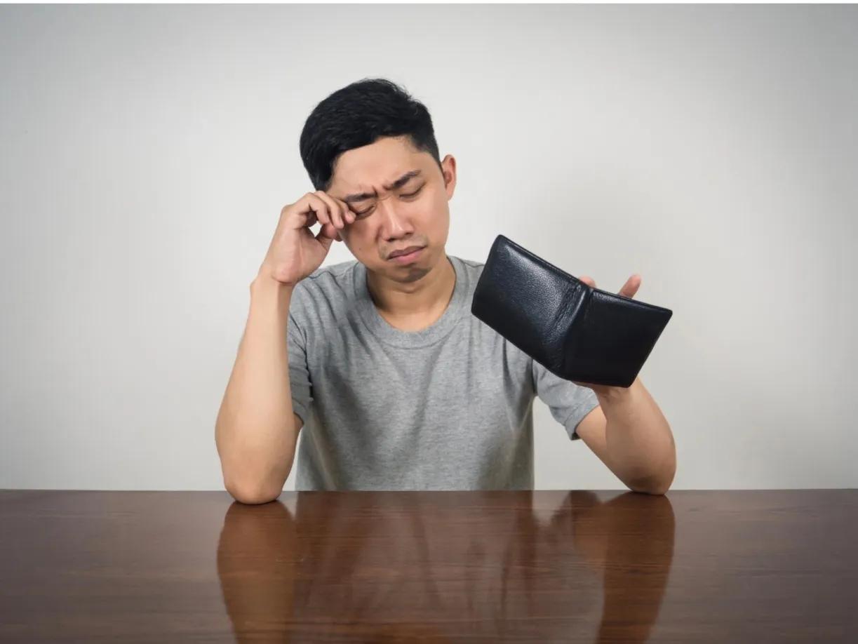 听我那个喜欢抽电子烟的朋友说
12.5国务院的红头文件一下
楼下小卖部，电子烟都