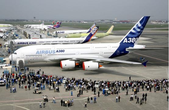砸了250亿美金造出个“空中巨无霸”，结果满打满算才卖了251架就含泪停产！空客