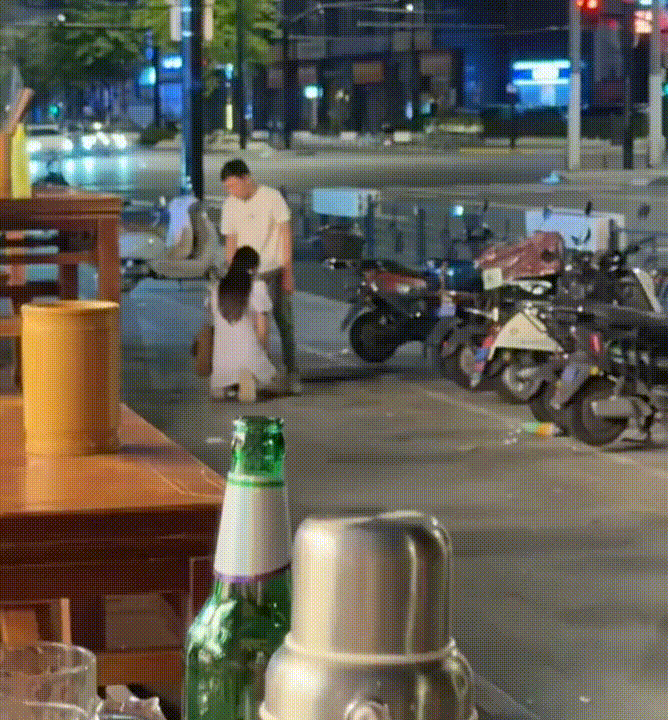 是什么能让一个女人如此卑微。